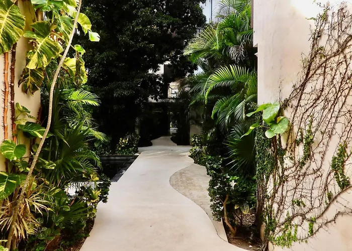 King En Coba Pool, Gym & Garden Hotel